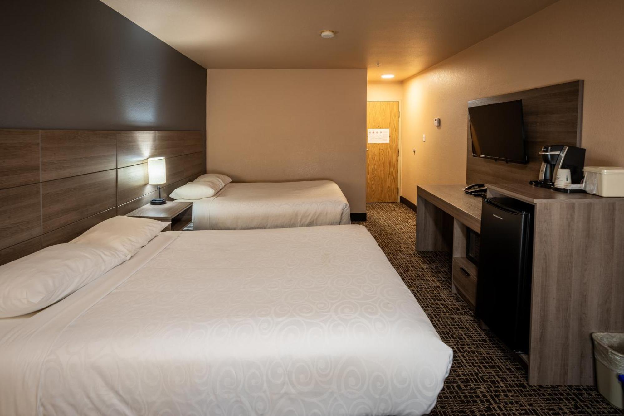 Hotel Ramada By Wyndham Cranbrook Exterior foto